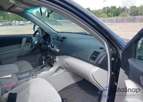 2011 Toyota Highlander Base V6 from USA, damaged, VIN 5TDBK3EH3BS067226